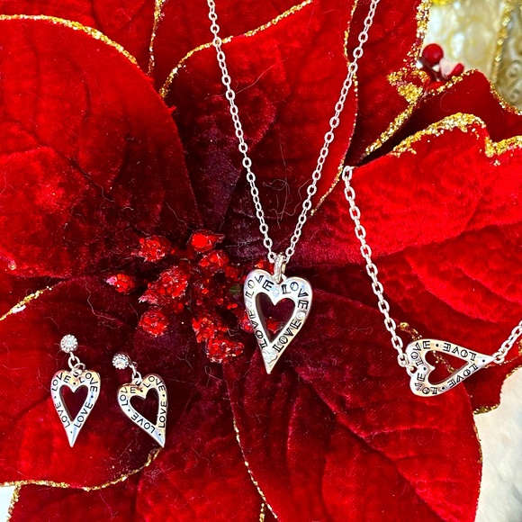 Beach ๐ Pleaseโ๏ธEnjoy 15% off Just bundle 2 or moreโฅ๏ธTime to treat YOU Now๐ธ๐ - Picture 12 of 16